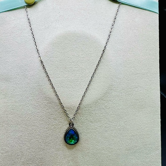 NWT Harriet Ave Turquoise Rhinestone Teardrop Pendant & Silver Chain Necklace - Picture 8 of 12